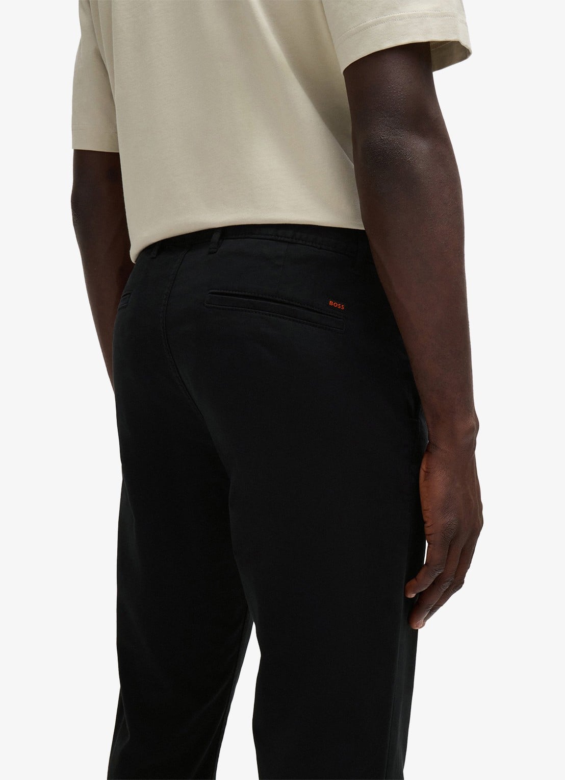 BOSS Slim-fit satijnen chino van stretchkatoen - detail 4 black-001 / zwart