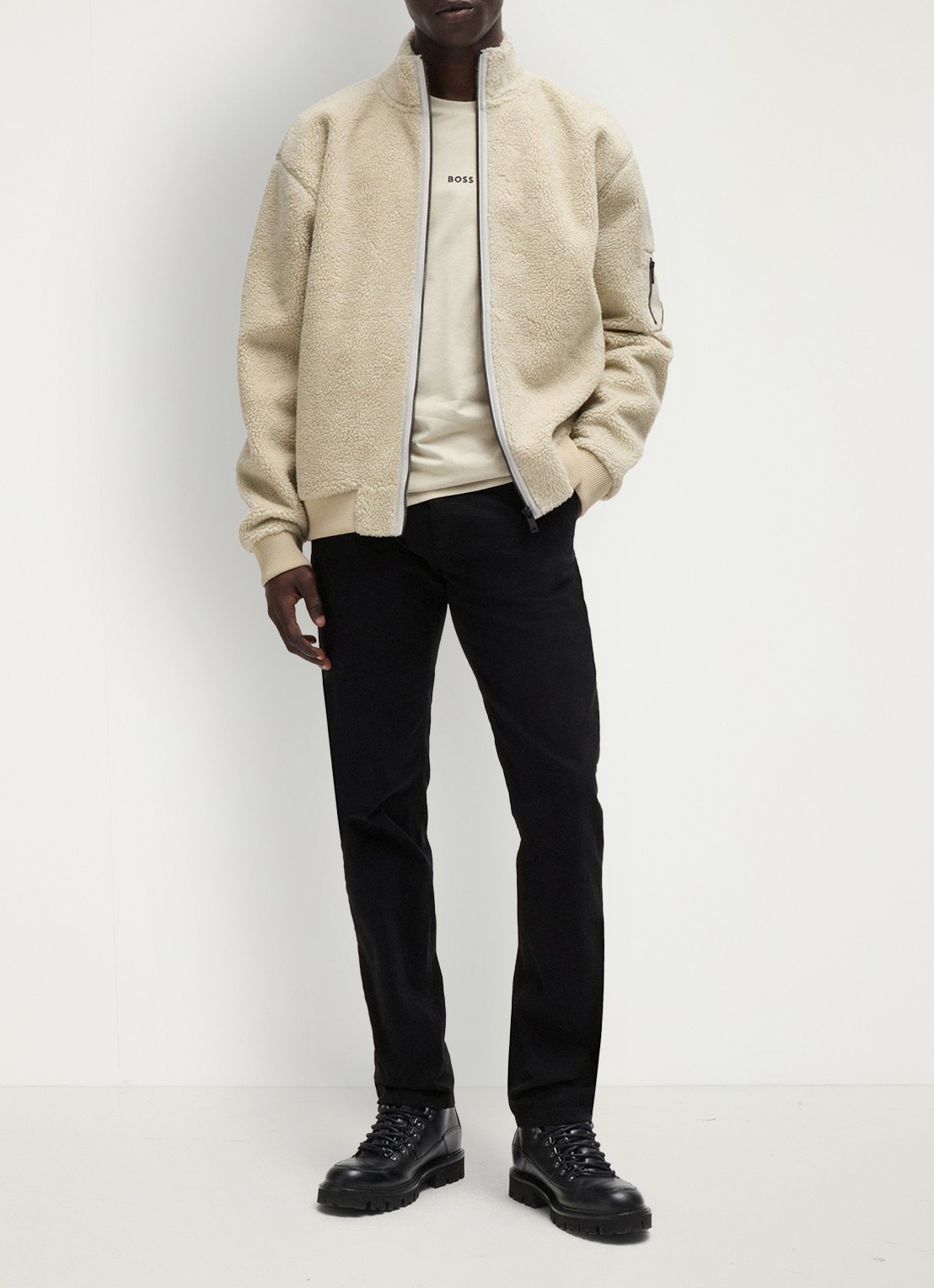 BOSS Slim-fit satijnen chino van stretchkatoen - voorkant 6 black-001 / zwart