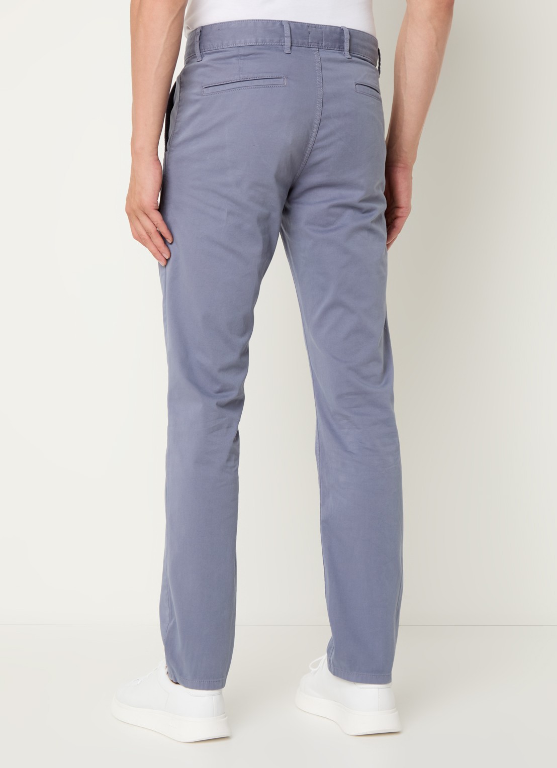 BOSS Slim-fit satijnen chino van stretchkatoen - achterkant navy-415 / blauw