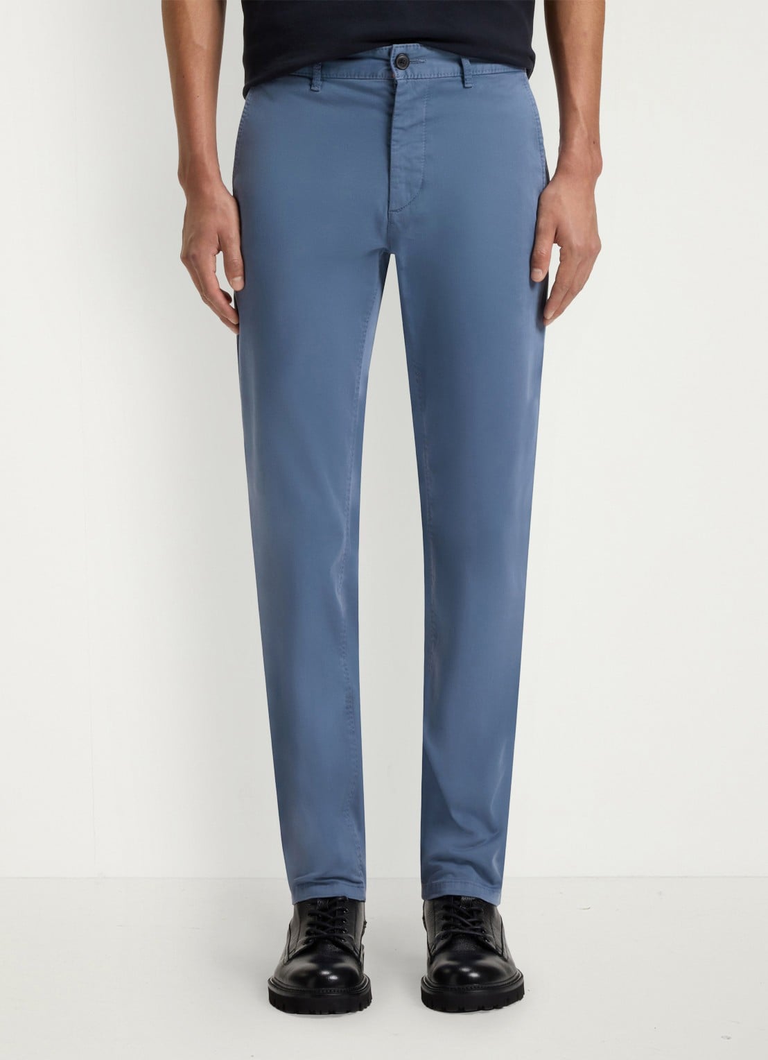 BOSS Slim-fit satijnen chino van stretchkatoen - detail open blue-495 / blauw