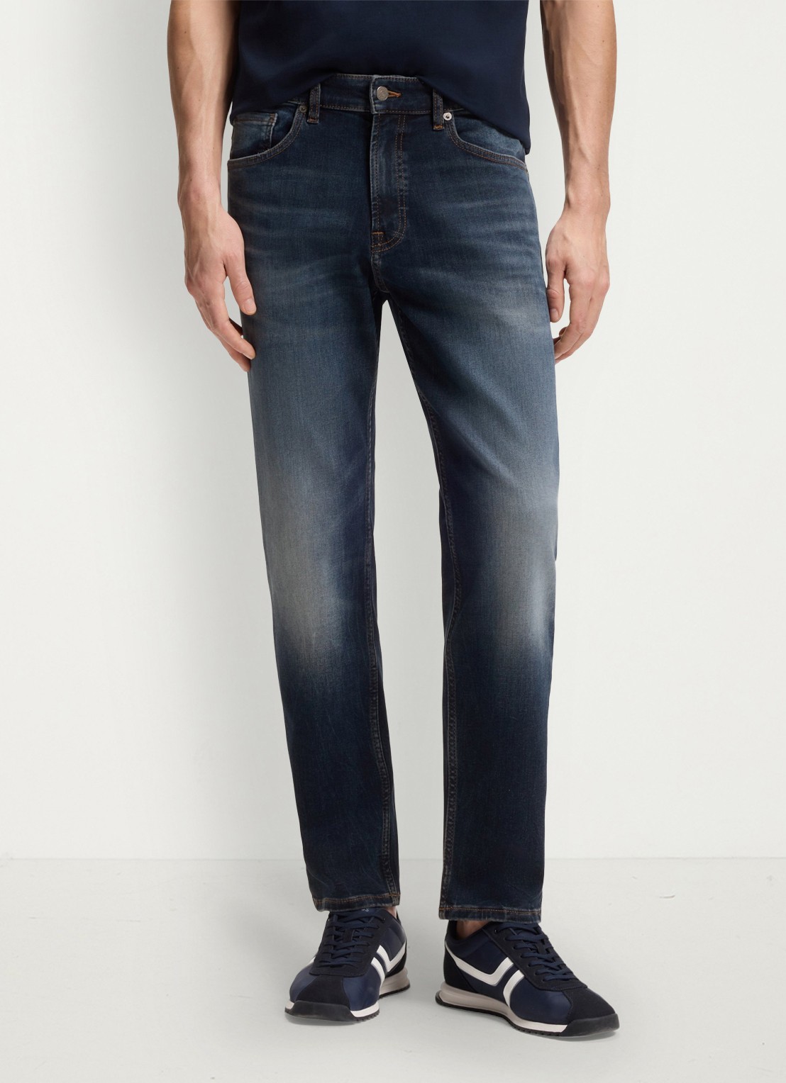 BOSS Straight fit jeans met donkere wassing - detail 4 donkerblauw