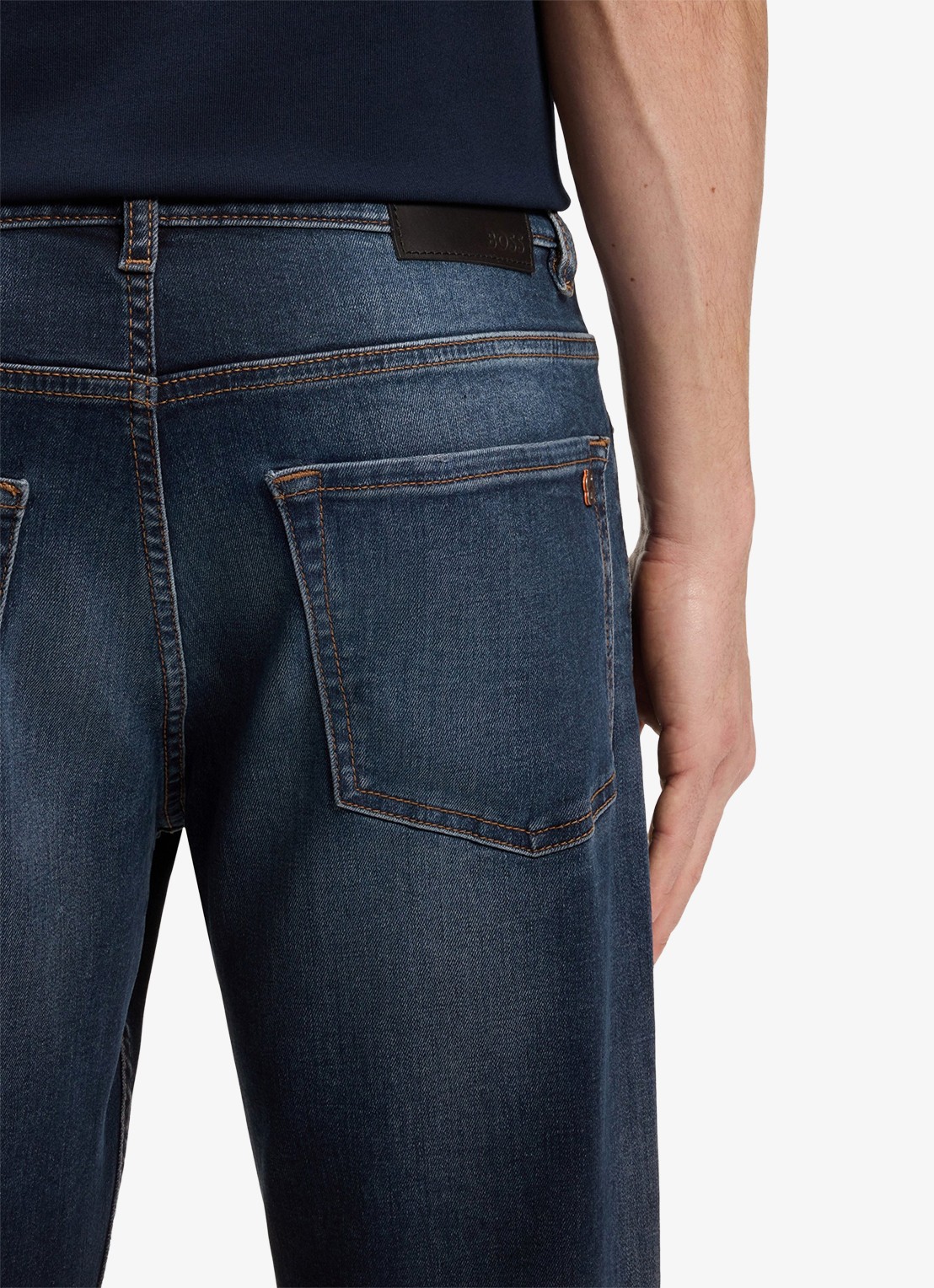 BOSS Straight fit jeans met donkere wassing - detail 5 donkerblauw