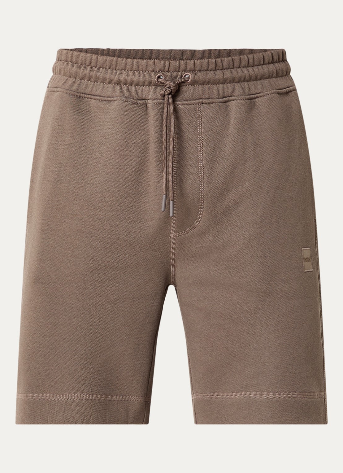 BOSS Straight fit korte broek van sweatstof met logopatch - voorkant donkerbeige