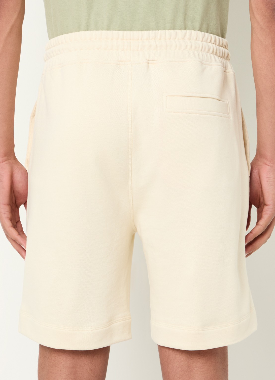 BOSS Straight fit korte broek van sweatstof met logopatch - achterkant 2 open yellow-767 / geel