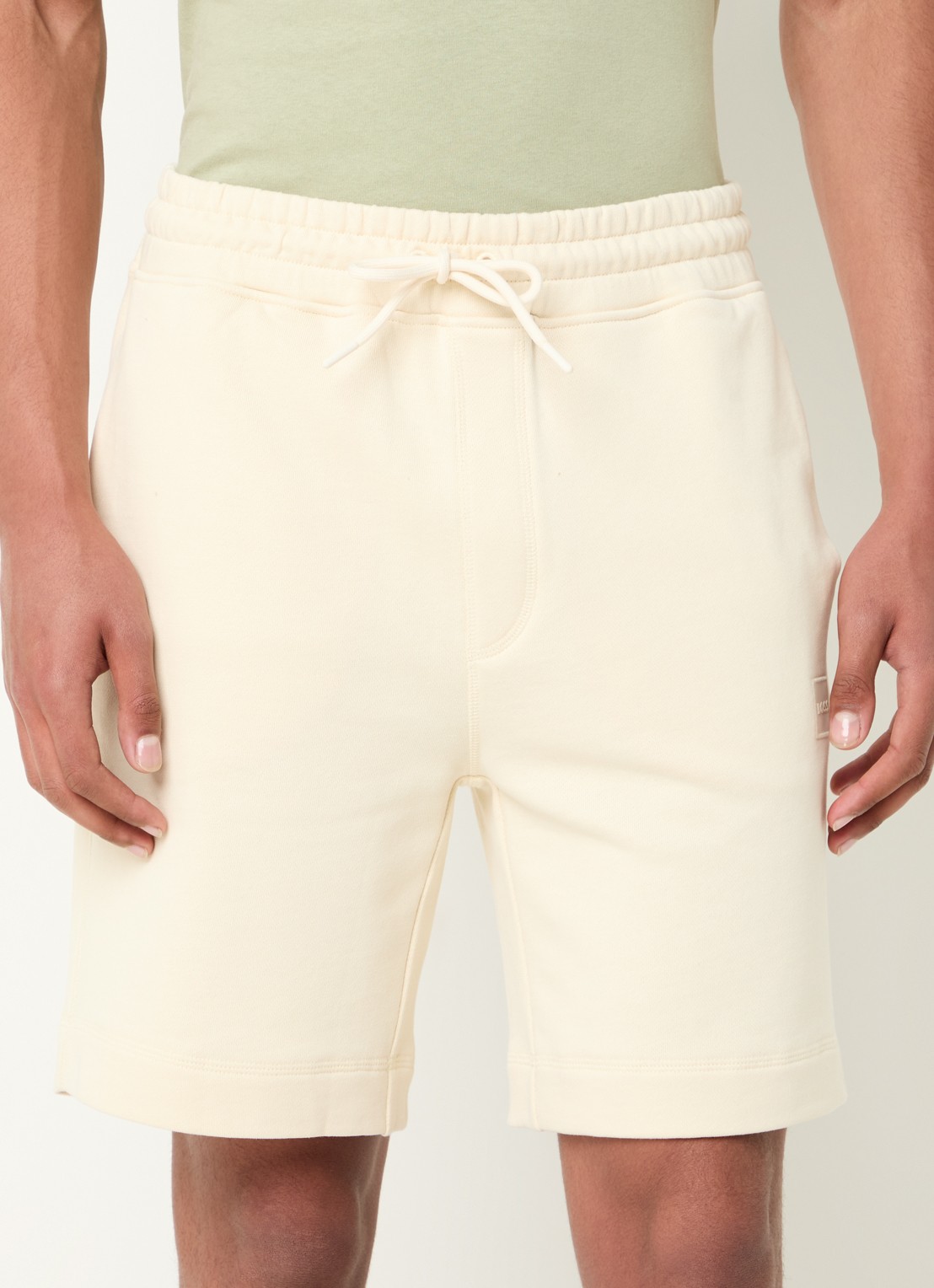 BOSS Straight fit korte broek van sweatstof met logopatch - detail open yellow-767 / geel