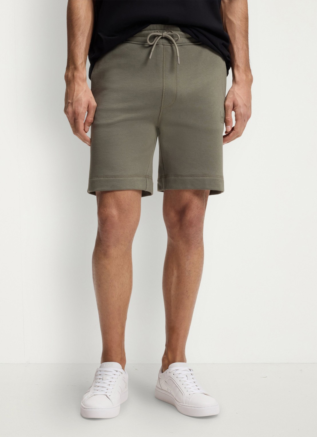 BOSS Straight fit korte broek van sweatstof met logopatch - detail open grey-076 / grijs