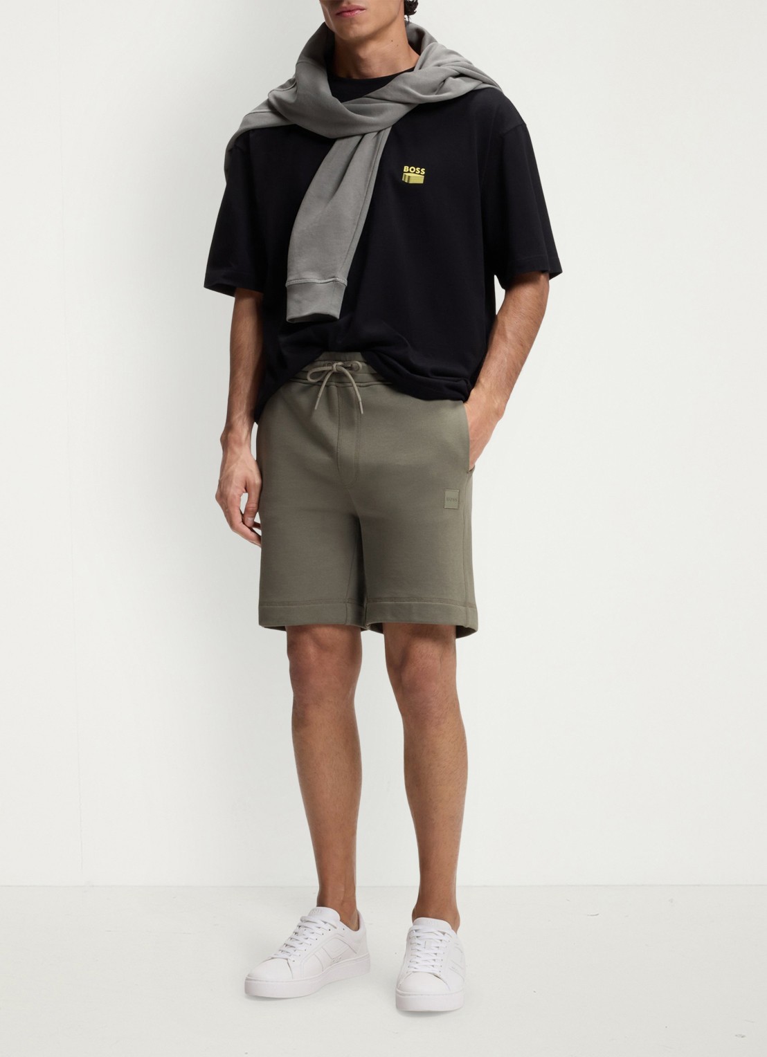BOSS Straight fit korte broek van sweatstof met logopatch - voorkant 5 open grey-076 / grijs