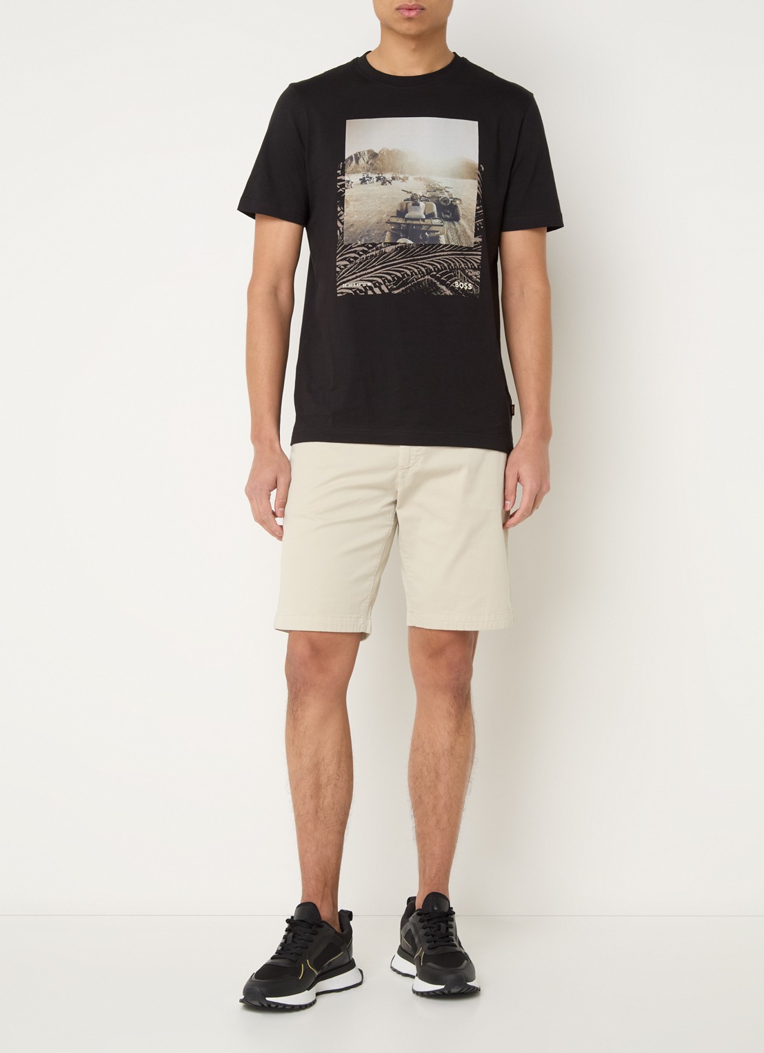 BOSS Straight fit korte chino met steekzakken - voorkant 2 light beige-271 / beige