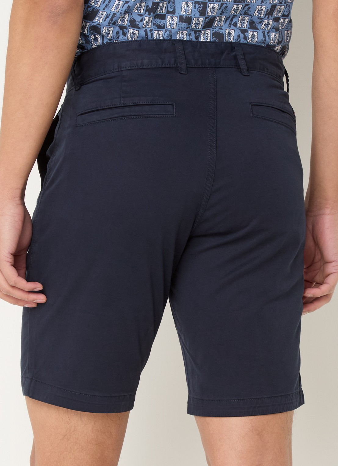 BOSS Straight fit korte chino met steekzakken - achterkant 4 dark blue-404 / blauw