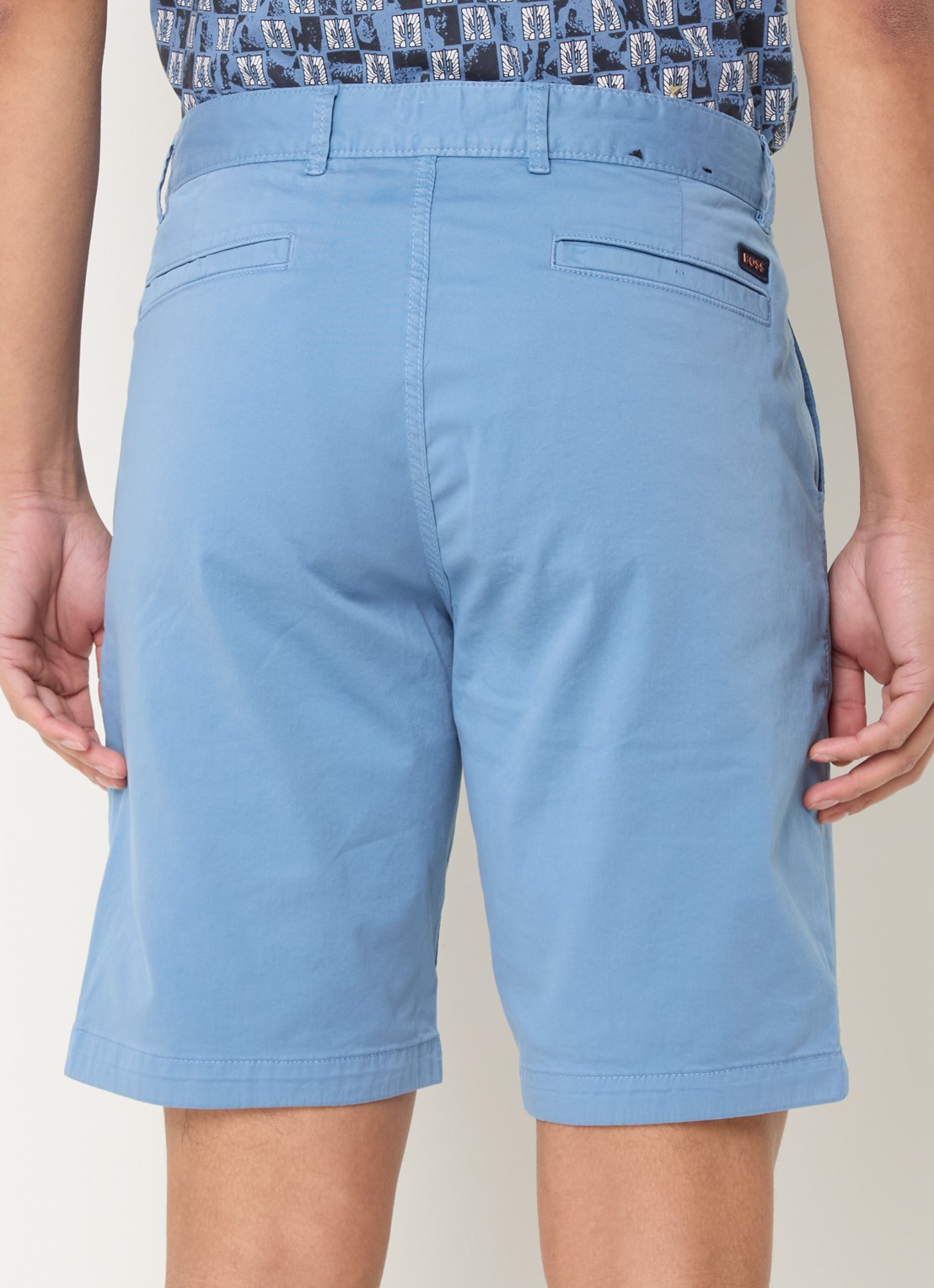 BOSS Straight fit korte chino met steekzakken - achterkant 4 open blue-462 / blauw