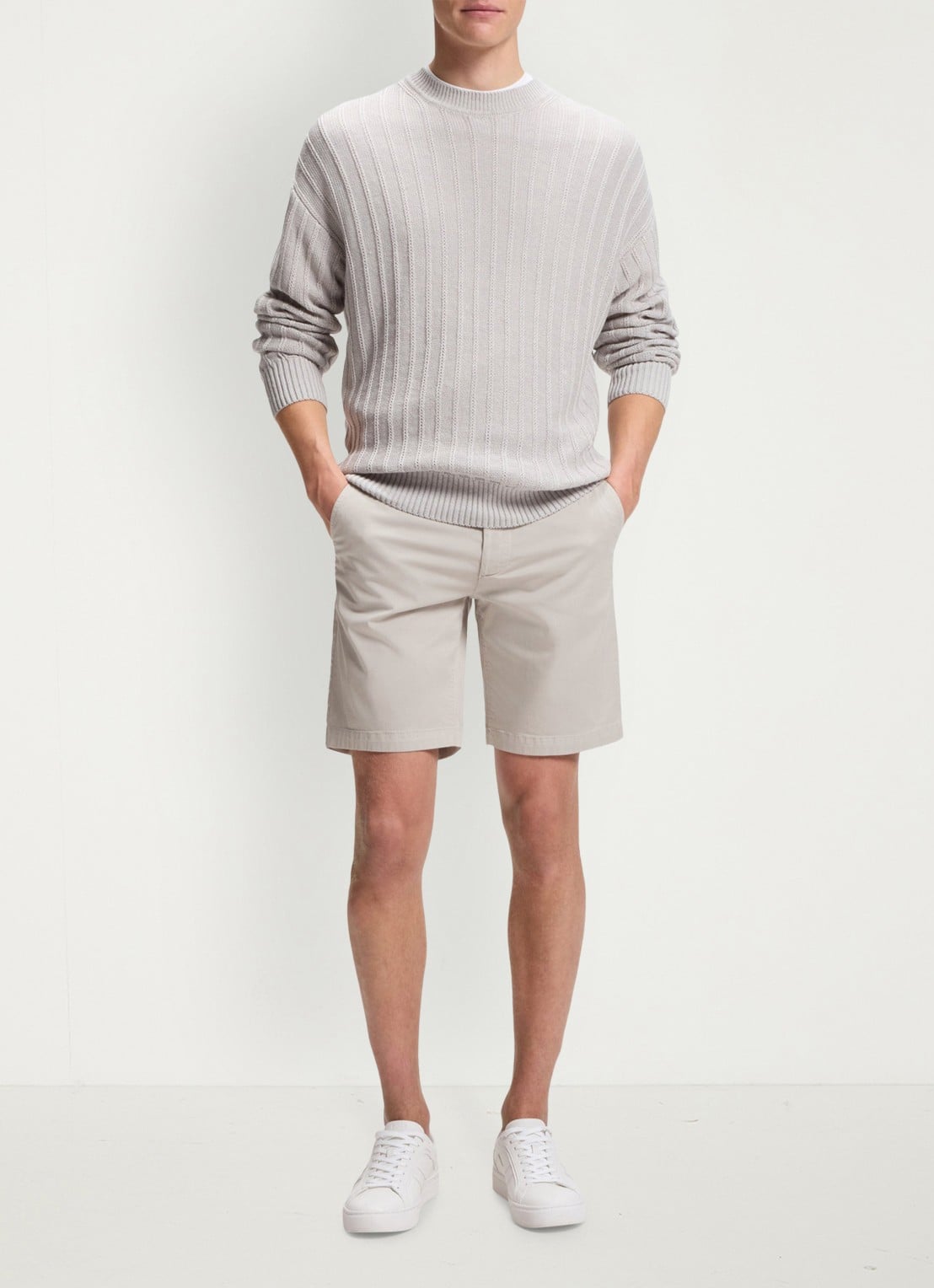 BOSS Straight fit korte chino met steekzakken - voorkant 6 open grey-070 / grijs