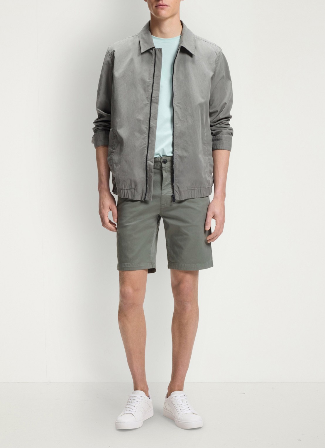 BOSS Straight fit korte chino met steekzakken - voorkant 6 open grey-076 / grijs