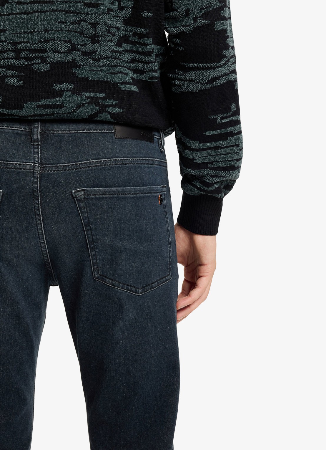 BOSS Straight leg jeans met steekzakken - achterkant donkerblauw