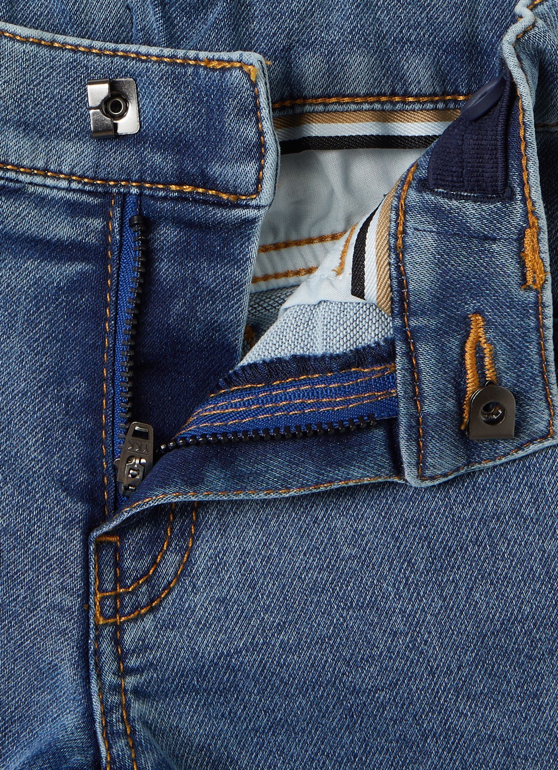 BOSS Straight leg jeans met steekzakken - detail indigo