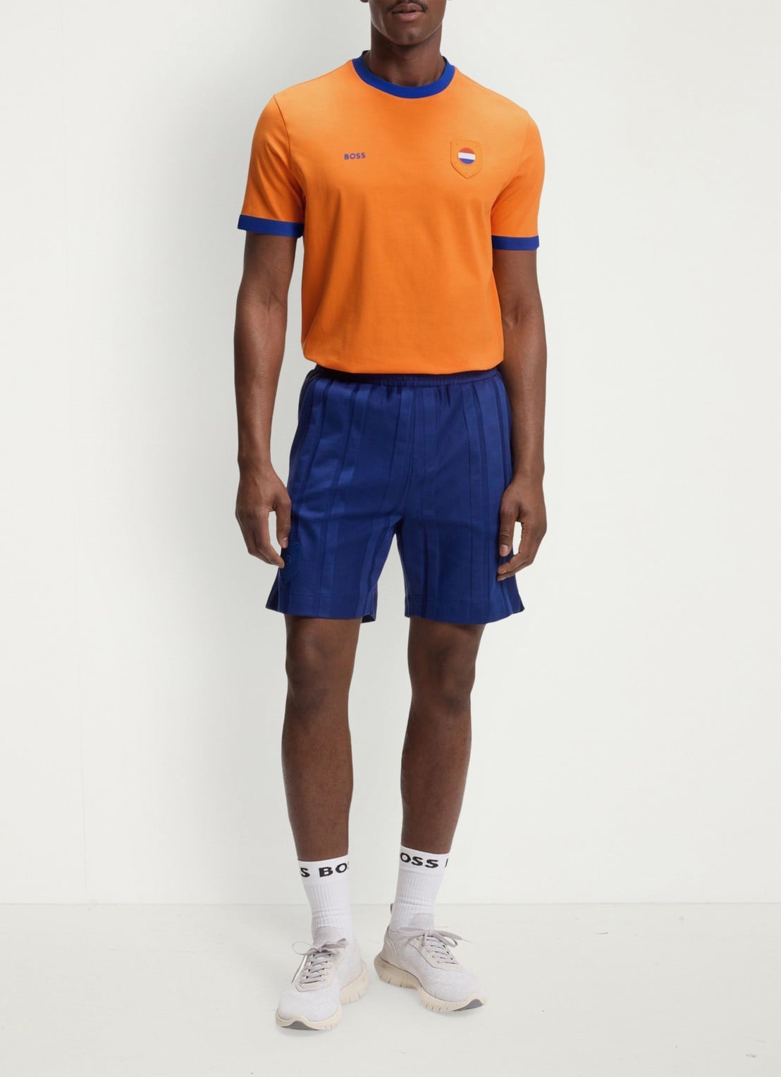 BOSS T-shirt met logo - voorkant 5 bright orange-821 / oranje