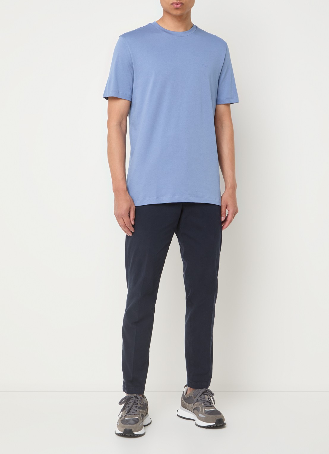 BOSS T-shirt van katoenen jersey met logodetail - voorkant 3 middenblauw