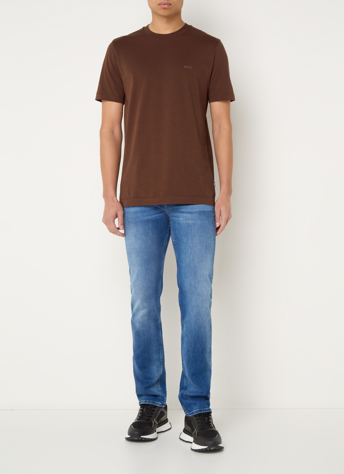 BOSS T-shirt van katoenen jersey met logodetail - voorkant 3 donkerbruin