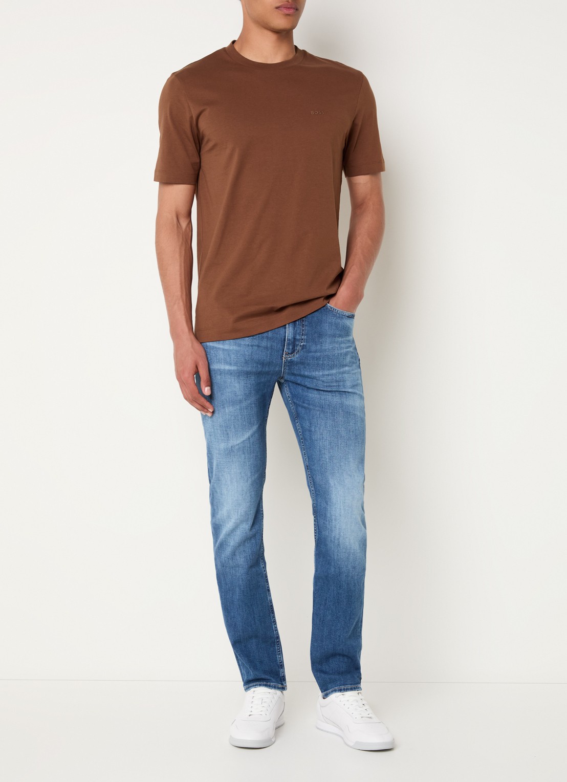 BOSS T-shirt van katoenen jersey met logodetail - voorkant 3 bruin