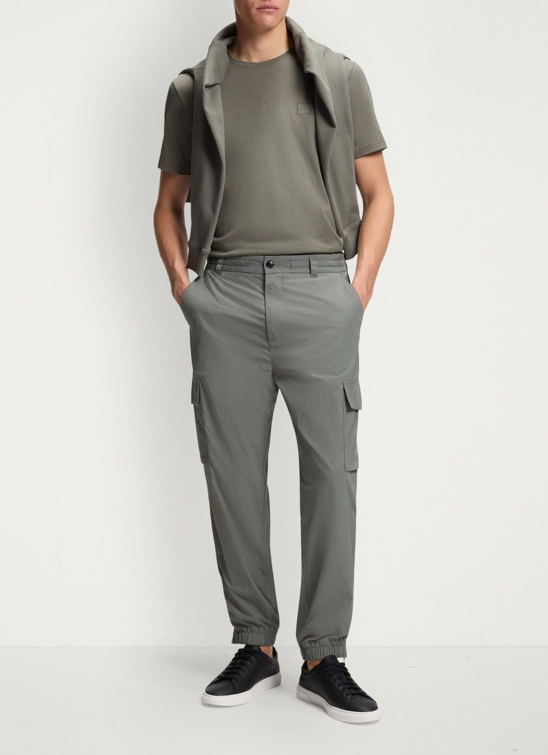 BOSS T-shirt van katoenen jersey met logopatch - voorkant 2 open grey-076