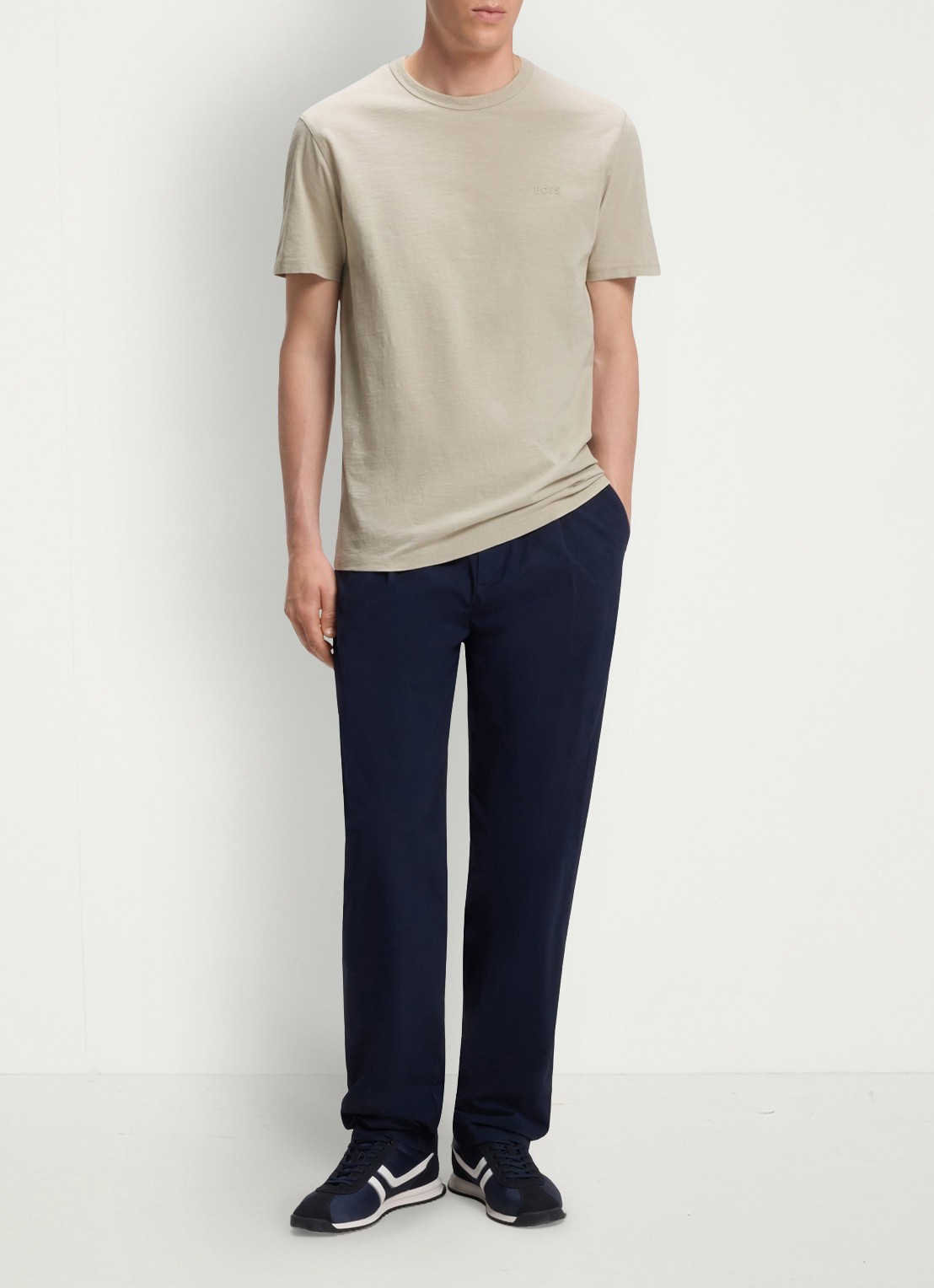 BOSS T-shirt van slubkatoen met logodetail - voorkant 8 donkerbeige