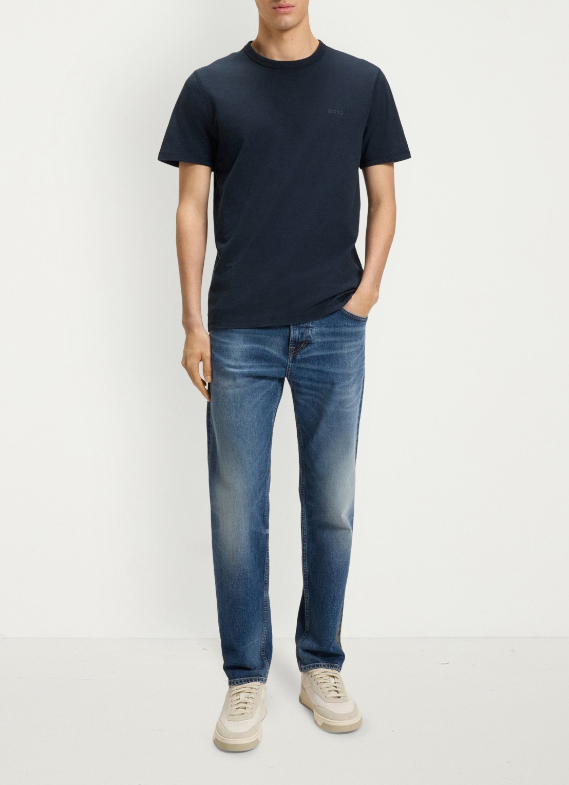 BOSS T-shirt van slubkatoen met logodetail - voorkant 2 donkerblauw