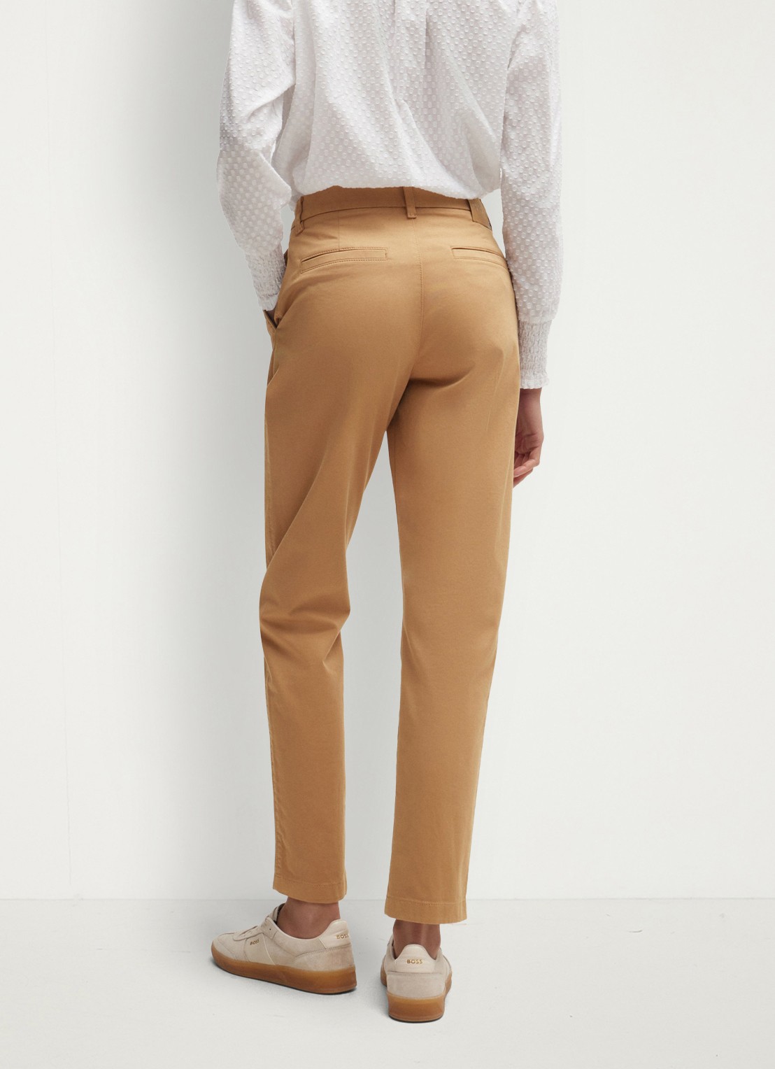 BOSS Tachini high waist slim fit chino met steekzakken en stretch - achterkant 6 camel
