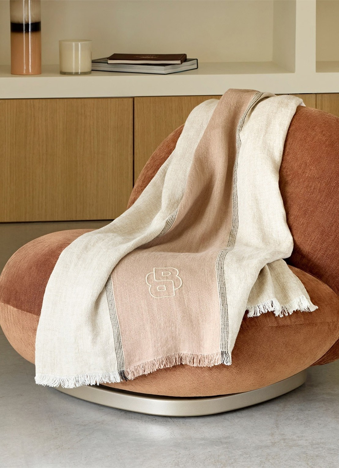 BOSS Taman plaid van linnen 140 x 185 cm - voorkant 4 beige
