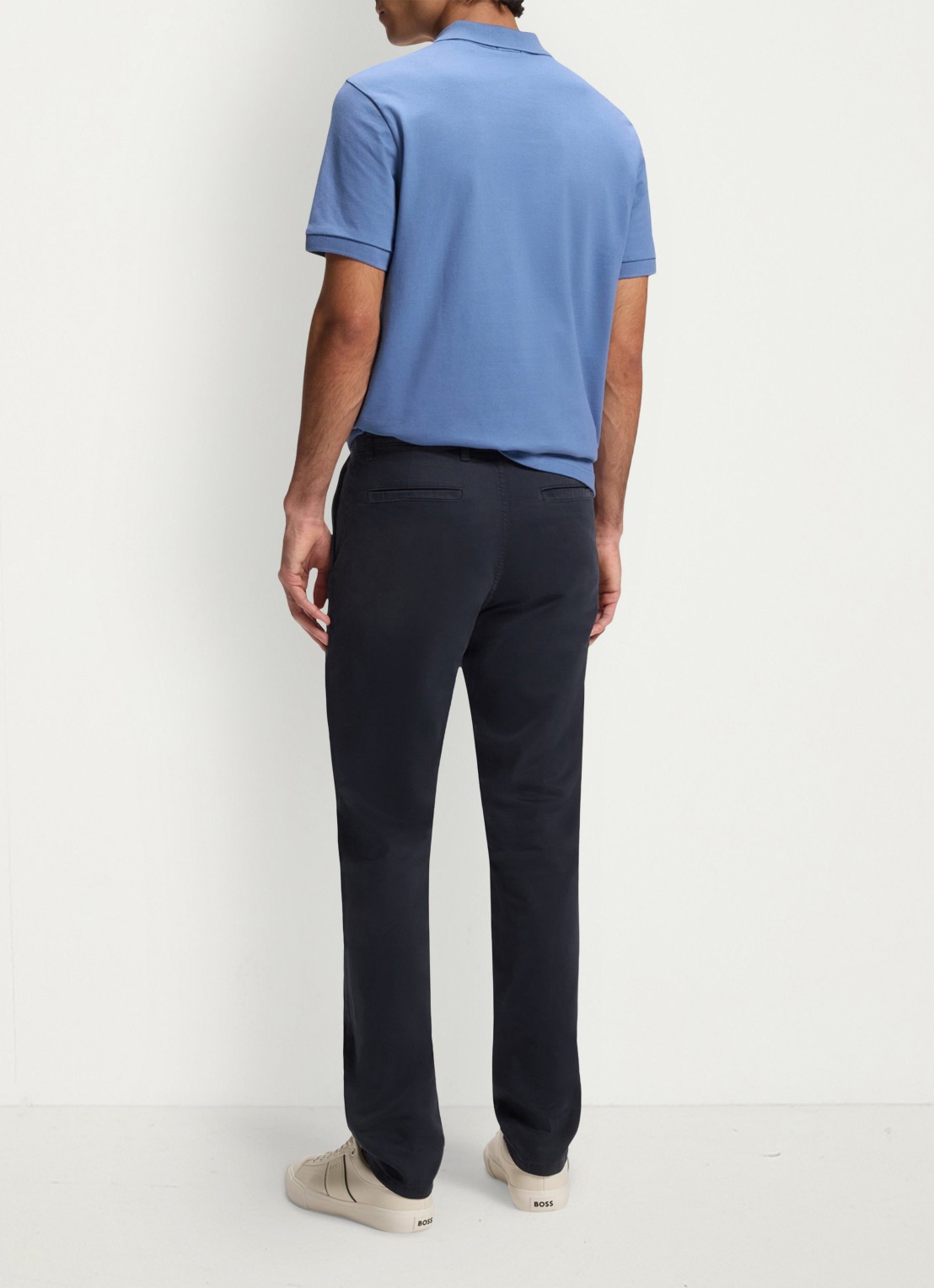 BOSS Tapered fit chino met steekzakken - achterkant 7 donkerblauw
