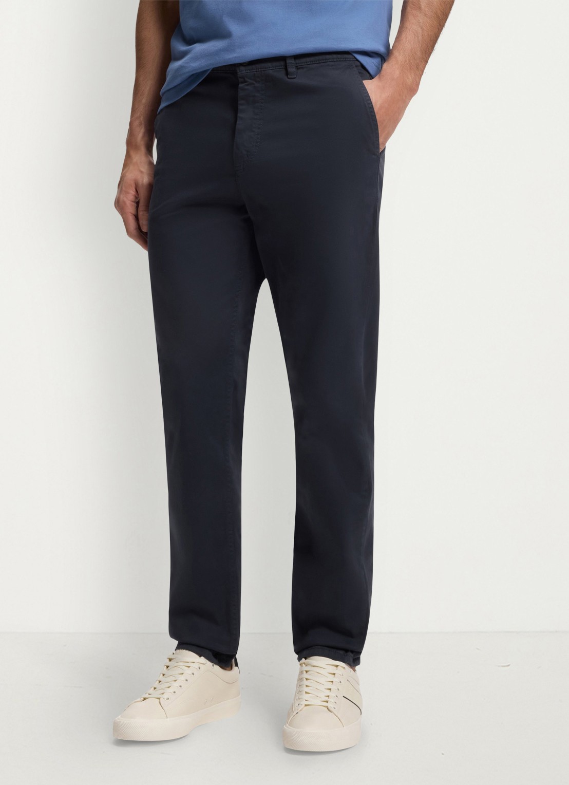 BOSS Tapered fit chino met steekzakken - detail donkerblauw
