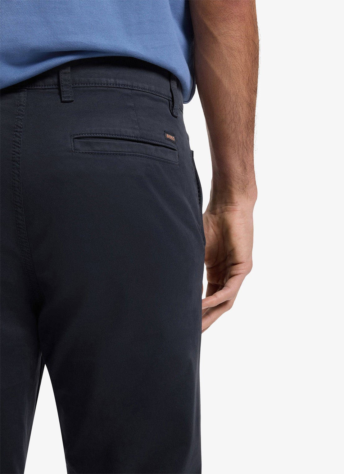 BOSS Tapered fit chino met steekzakken - detail 3 donkerblauw