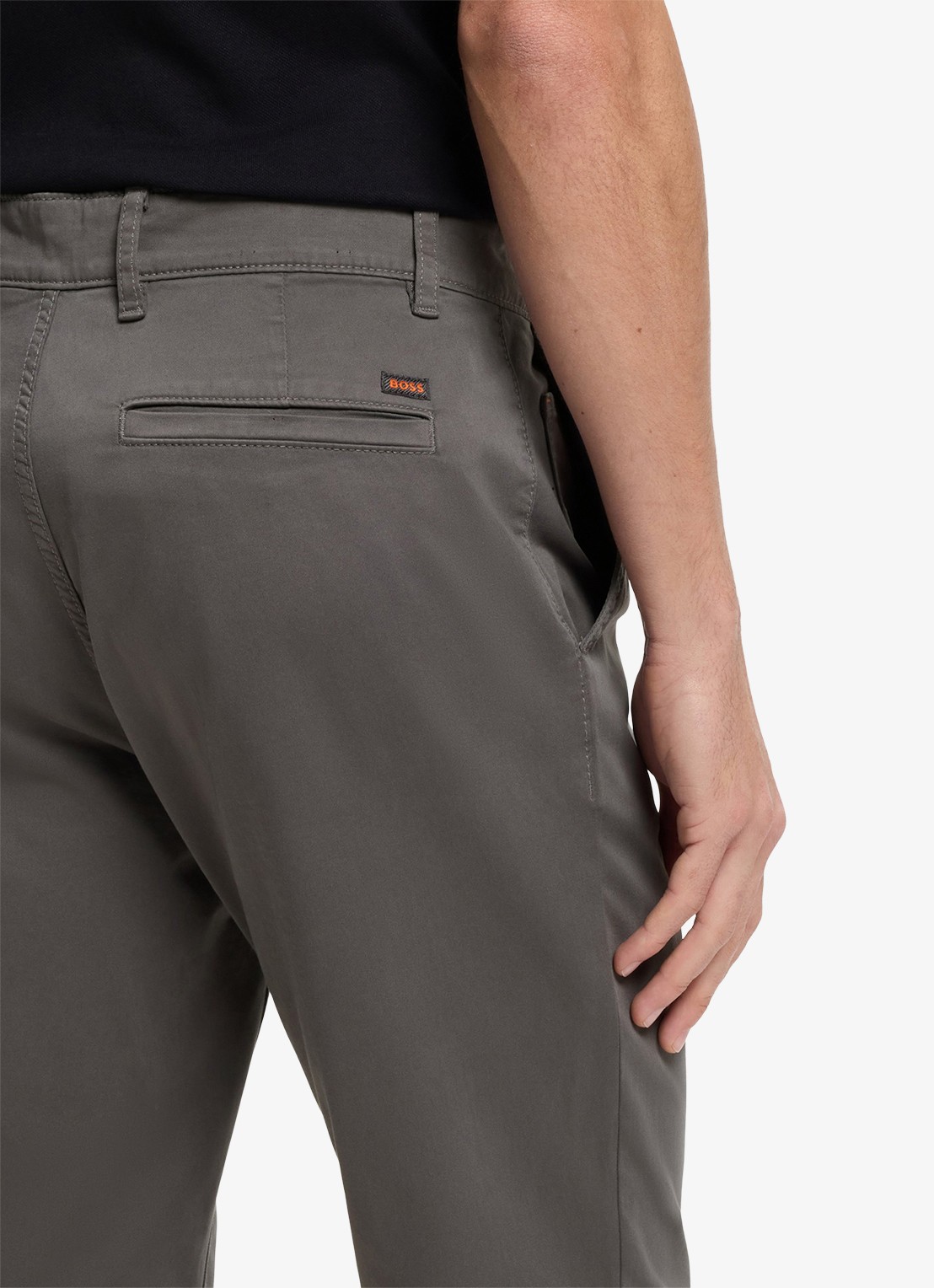 BOSS Tapered fit chino met steekzakken - detail 3 grijs
