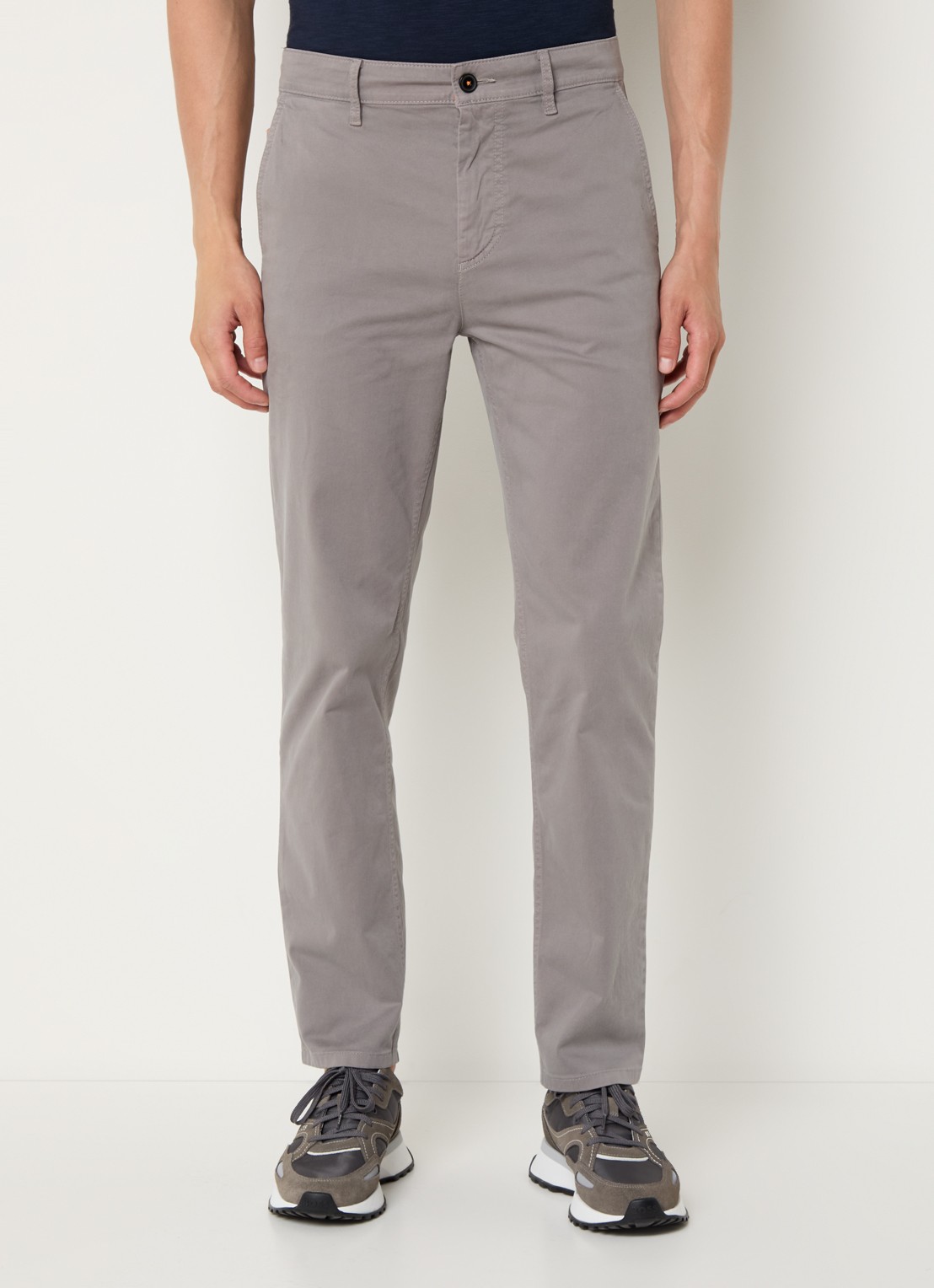 BOSS Tapered fit chino met steekzakken - detail 3 lichtgrijs