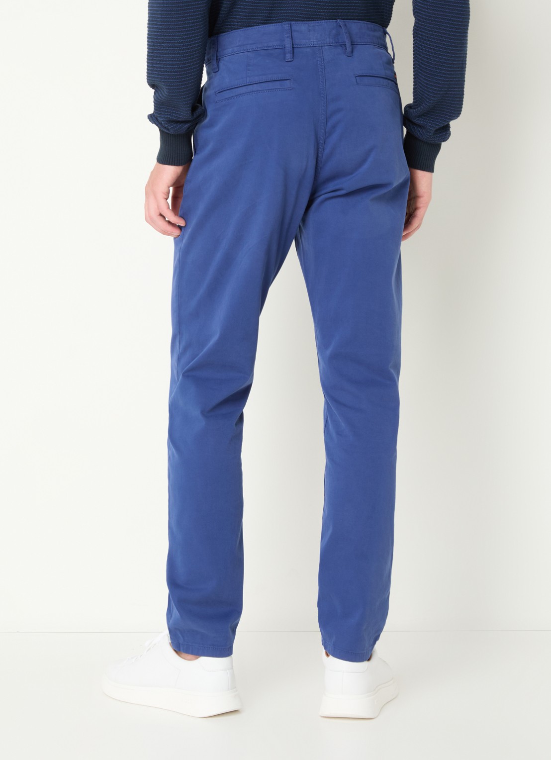 BOSS Tapered fit chino met steekzakken - achterkant 5 kobaltblauw