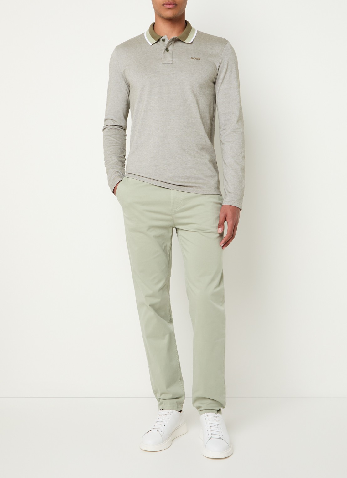 BOSS Tapered fit chino met steekzakken - voorkant 2 lindegroen