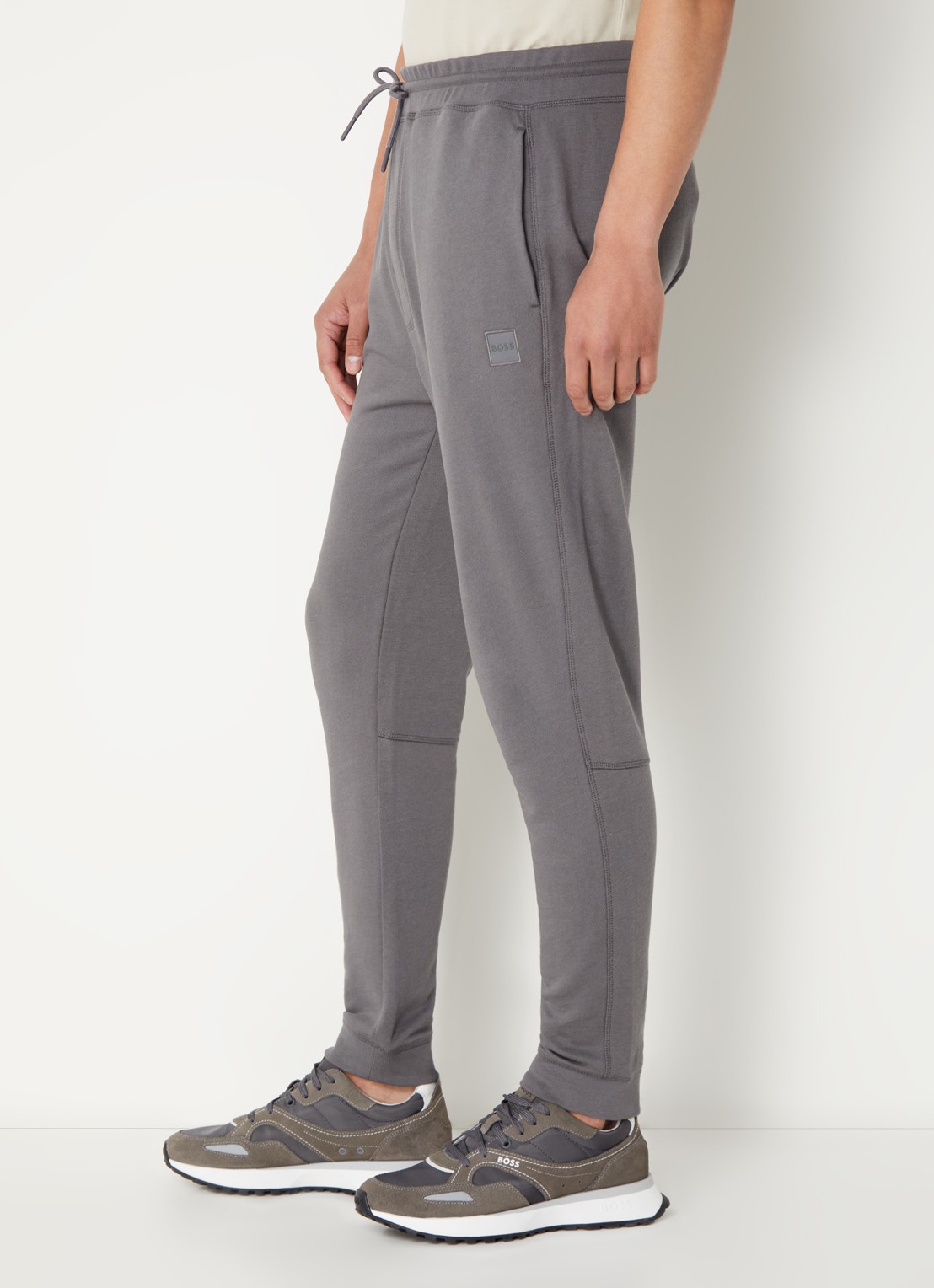 BOSS Tapered fit joggingbroek met logo en steekzakken - detail 3 donkergrijs