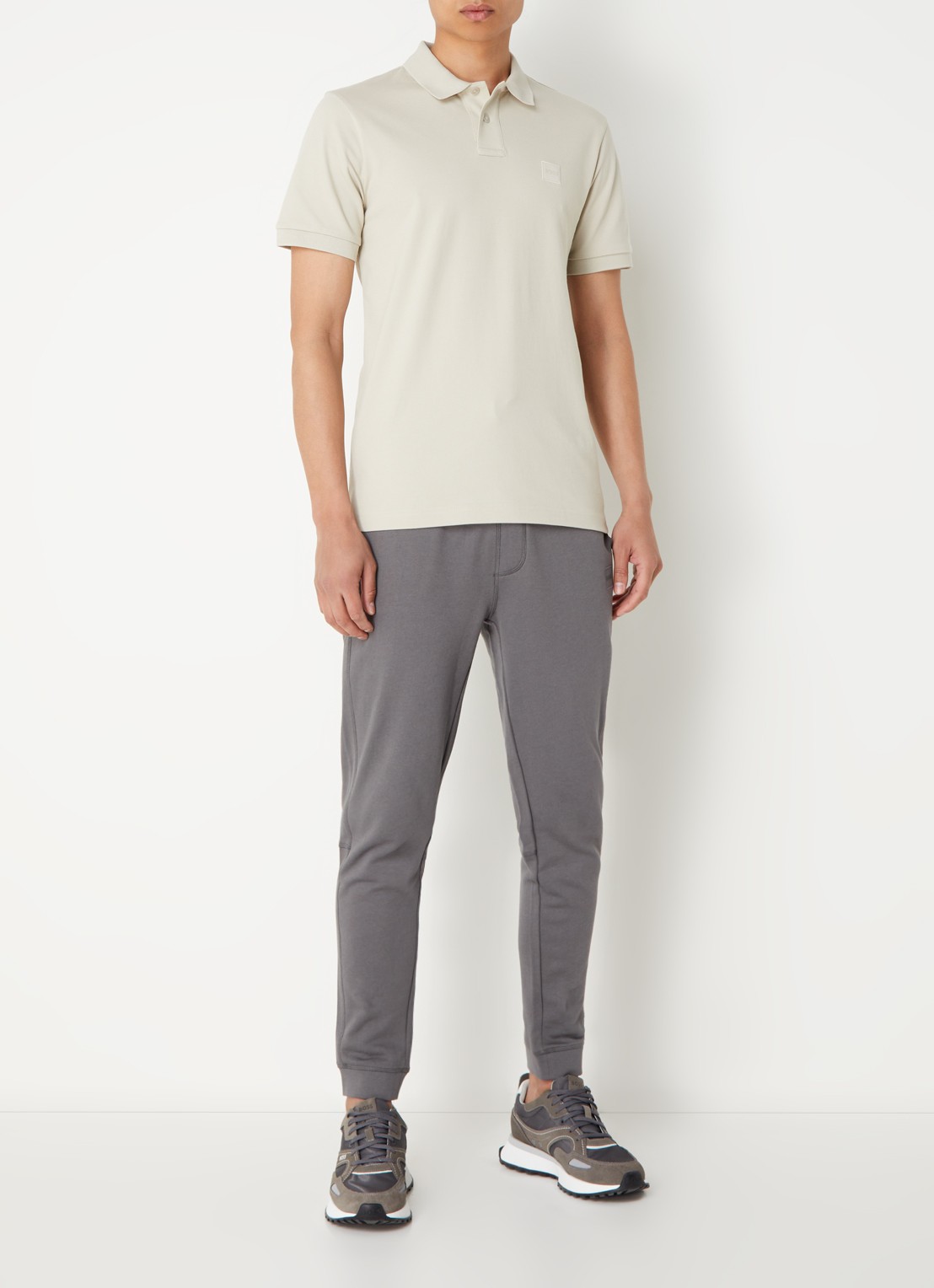 BOSS Tapered fit joggingbroek met logo en steekzakken - voorkant 5 donkergrijs