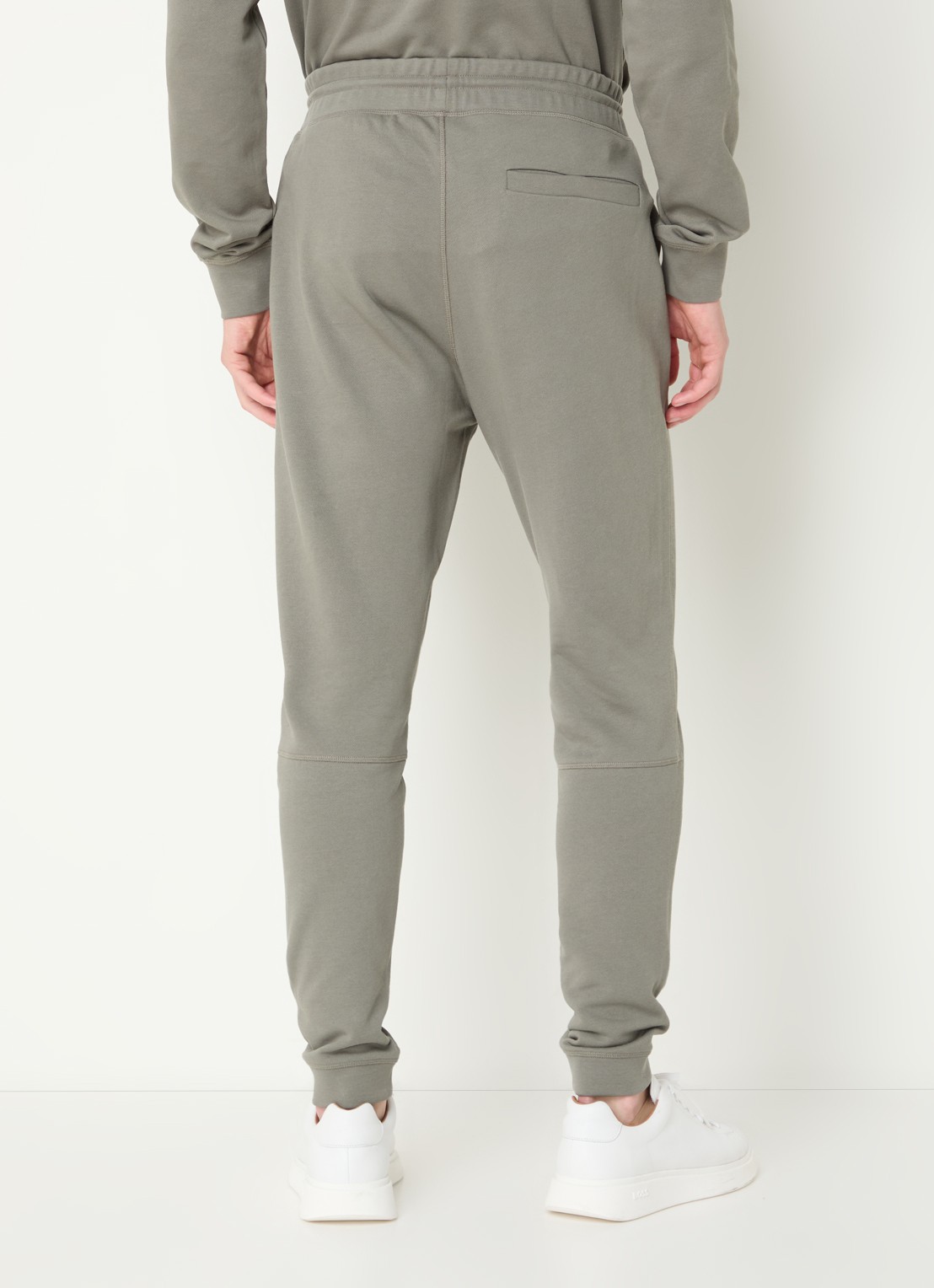 BOSS Tapered fit joggingbroek met logo en steekzakken - achterkant khaki