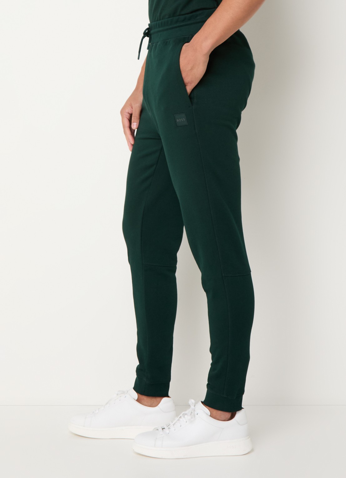 BOSS Tapered fit joggingbroek met logo en steekzakken - detail 5 bronsgroen