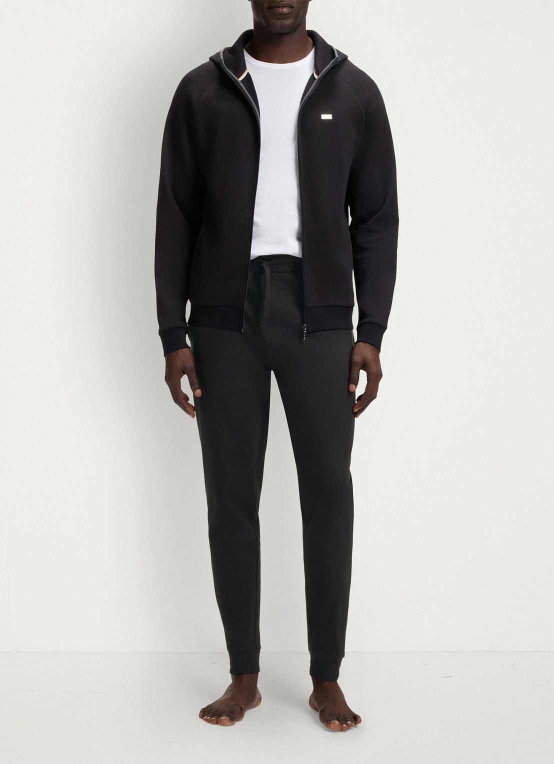BOSS Tapered fit joggingbroek met logo  - voorkant 3 black-004 / zwart