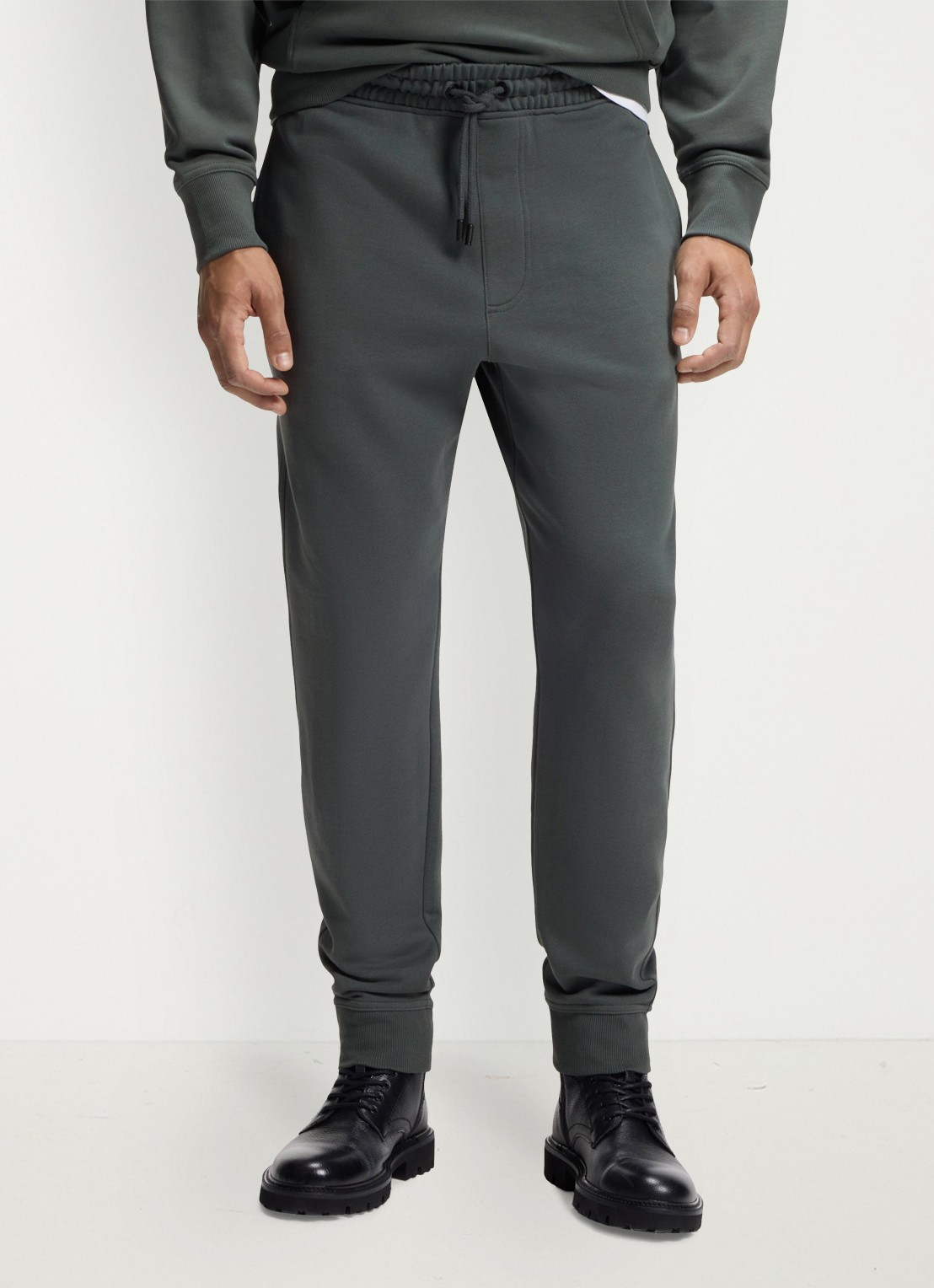 BOSS Tapered fit joggingbroek met logo - detail open green-377 / groen