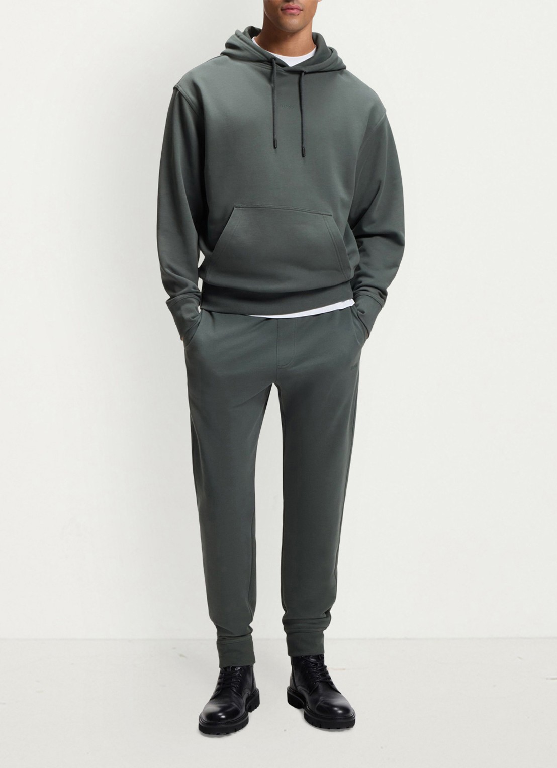 BOSS Tapered fit joggingbroek met logo - voorkant 5 open green-377 / groen