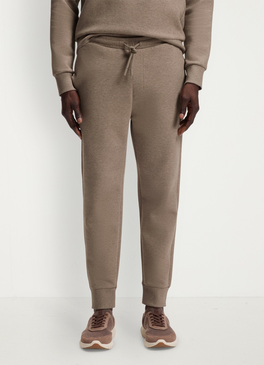 BOSS Tapered fit joggingbroek met logo - detail lichtbruin