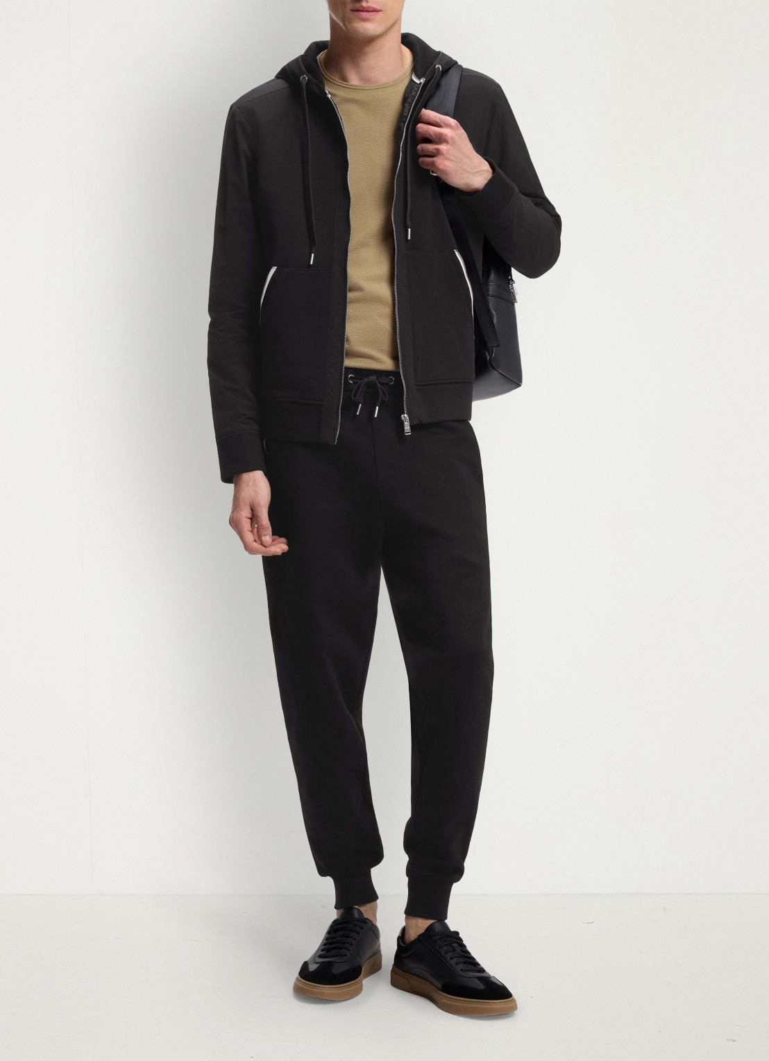 BOSS Tapered fit joggingbroek met steekzakken - voorkant 5 zwart