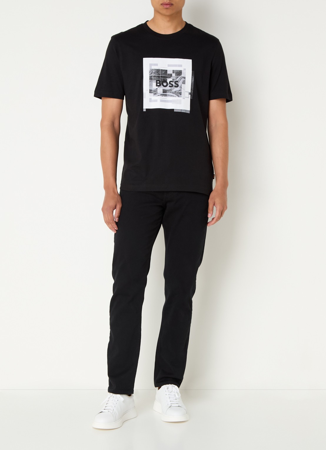 BOSS Urban T-shirt met print - voorkant 3 zwart