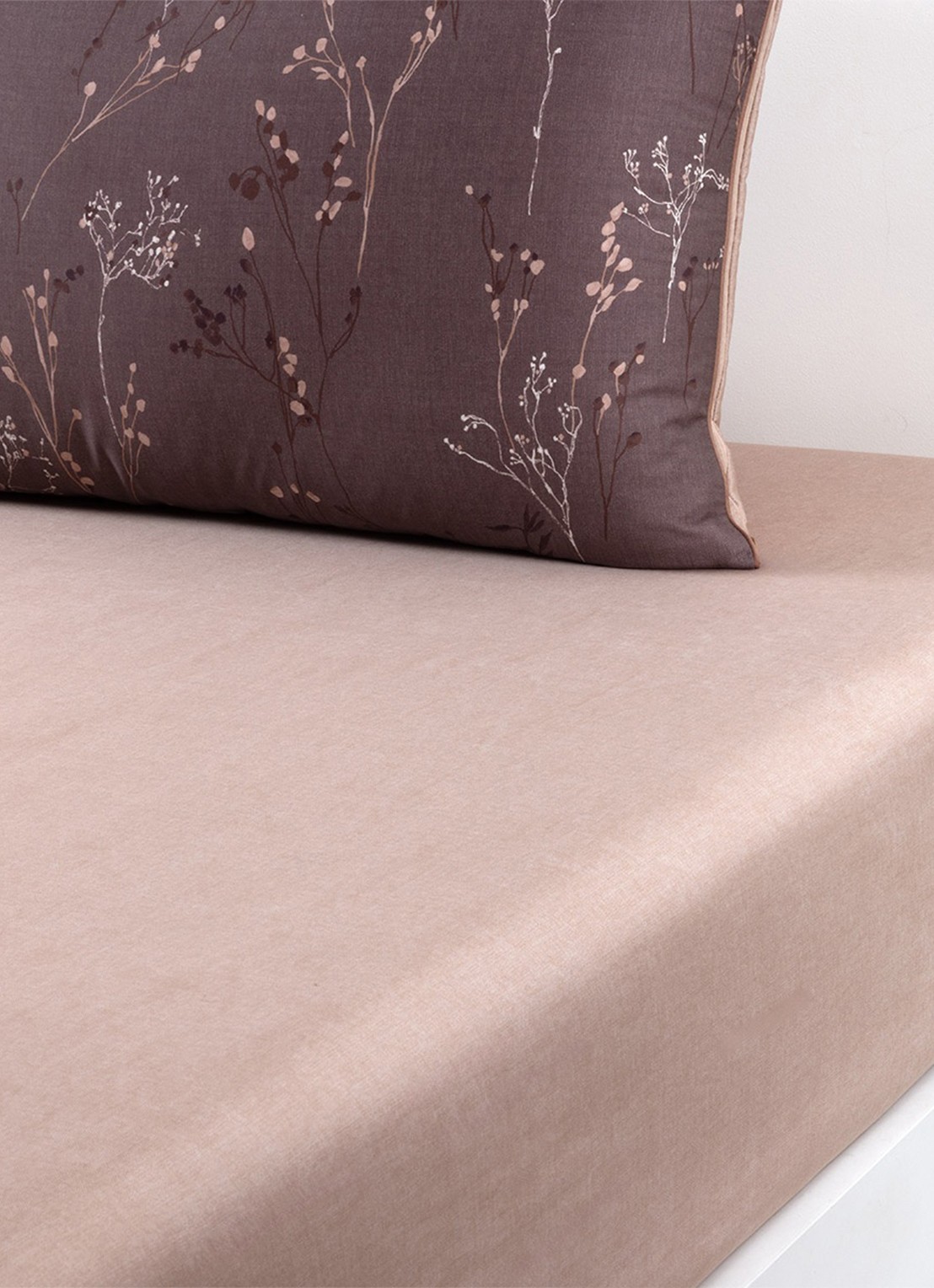 BOSS Wild Millet hoeslaken van katoensatijn 120TC, hoekhoogte 35 cm - voorkant 2 beige