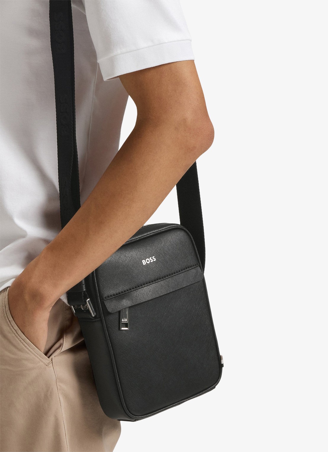 BOSS Zair crossbodytas van leer - voorkant 6 zwart