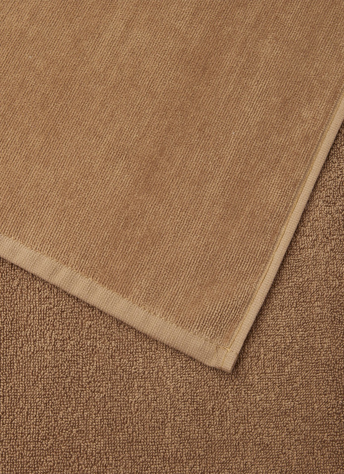 BOSS Zuma strandlaken - 420g/m² - 100 x 180 cm - achterkant camel