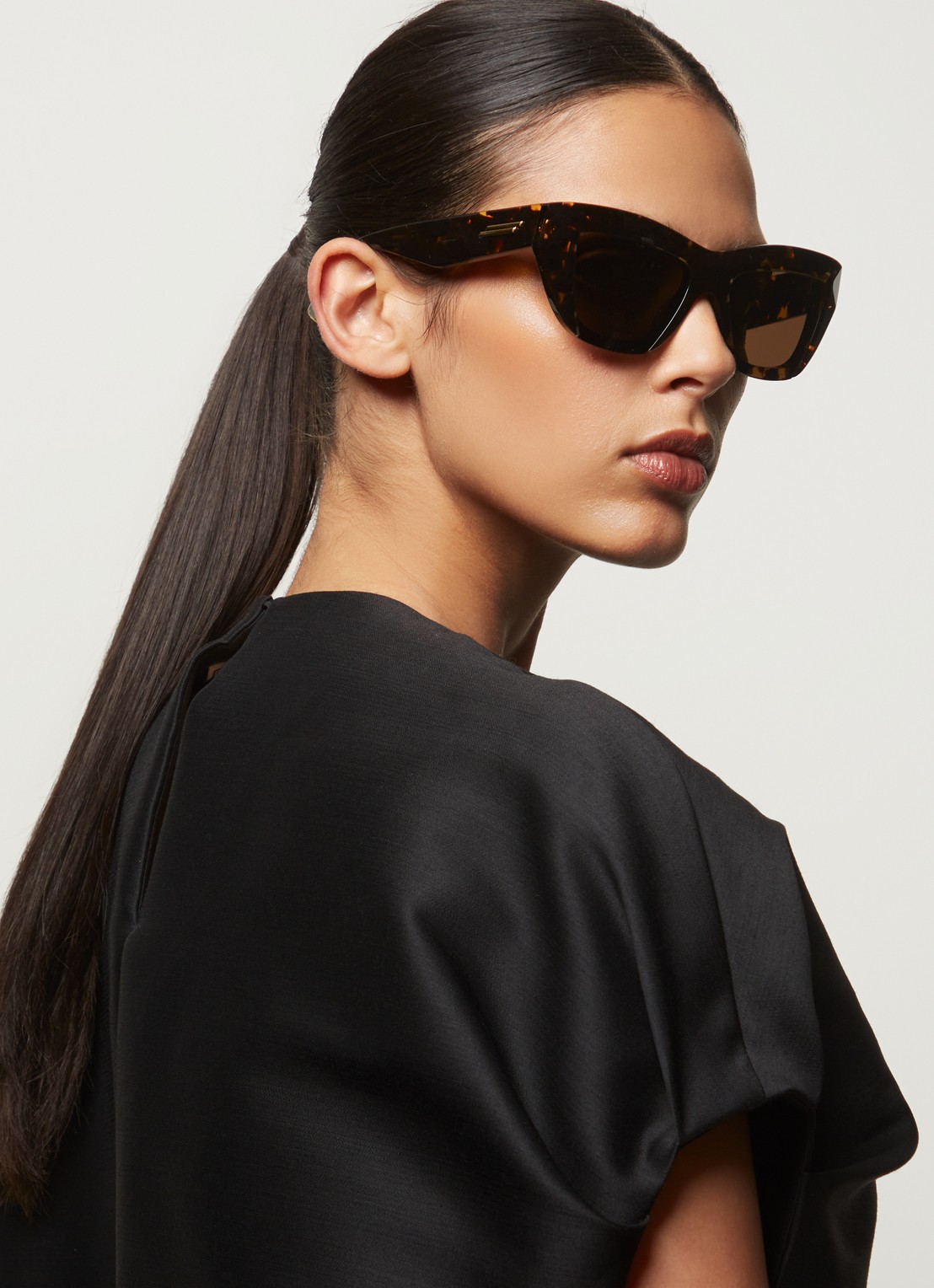 Bottega Veneta Cat Eye zonnebril BV1218S - voorkant 5 donkerbruin