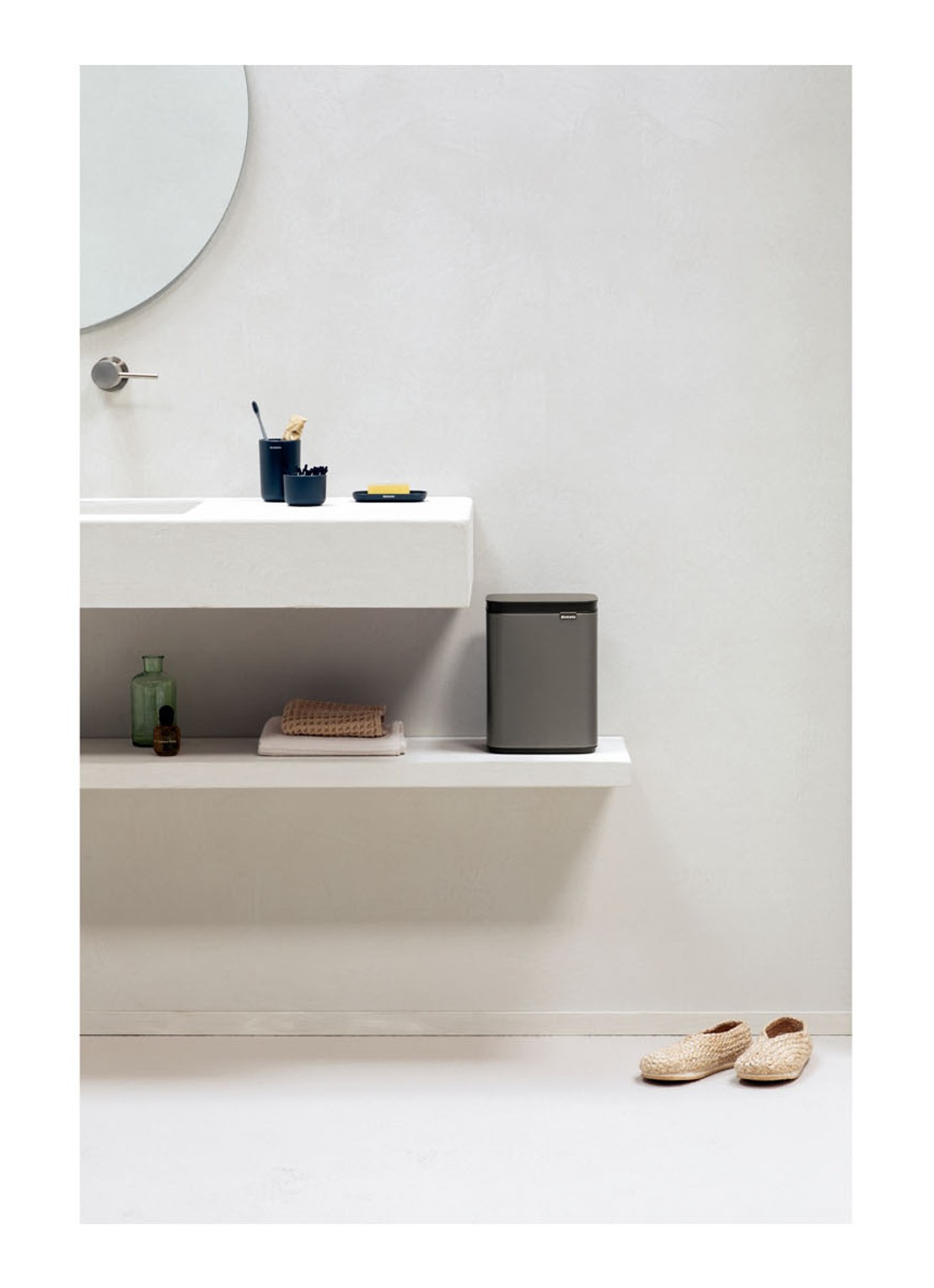 Brabantia Bo afvalemmer 4 liter met kunststof binnenemmer - voorkant 6 zilver