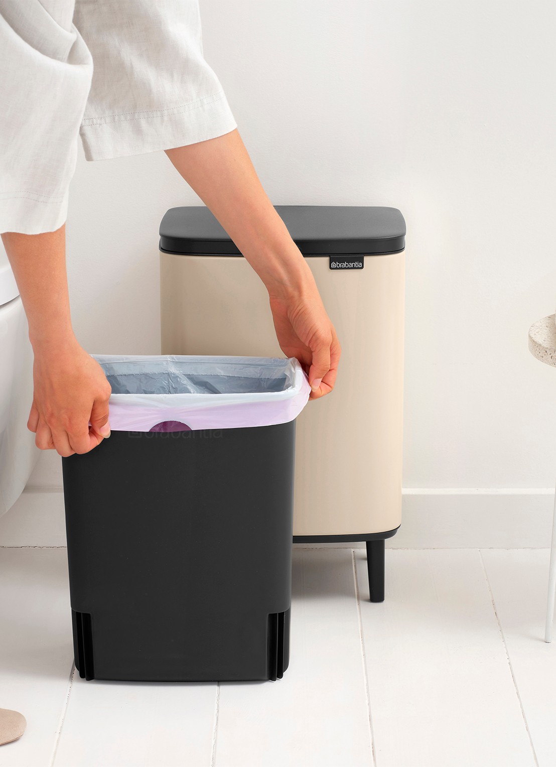 Brabantia Bo Hi prullenbak 12 liter - detail 6 beige
